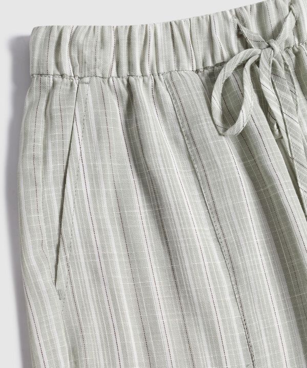 Bermuda A Rayas  image number null