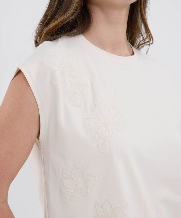 Camiseta Unicolor Con Bordado image number null