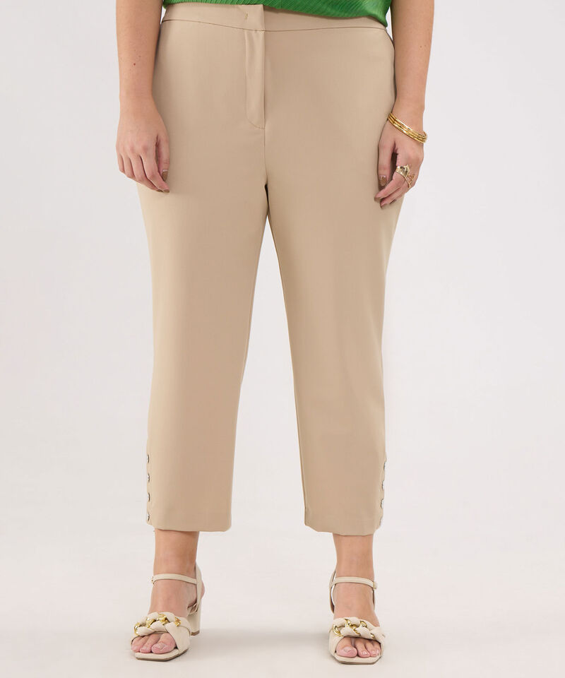 Pantalon Unicolor Con Botones En Bota