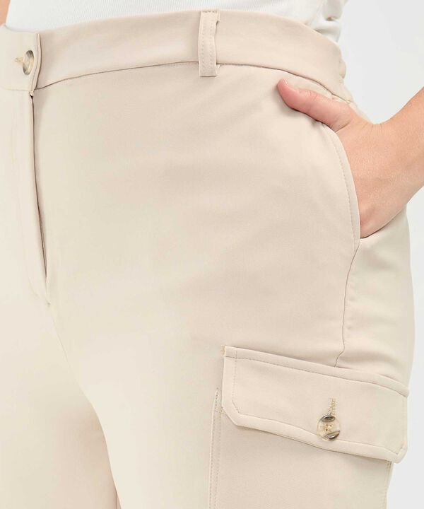 Pantalón cargo image number null