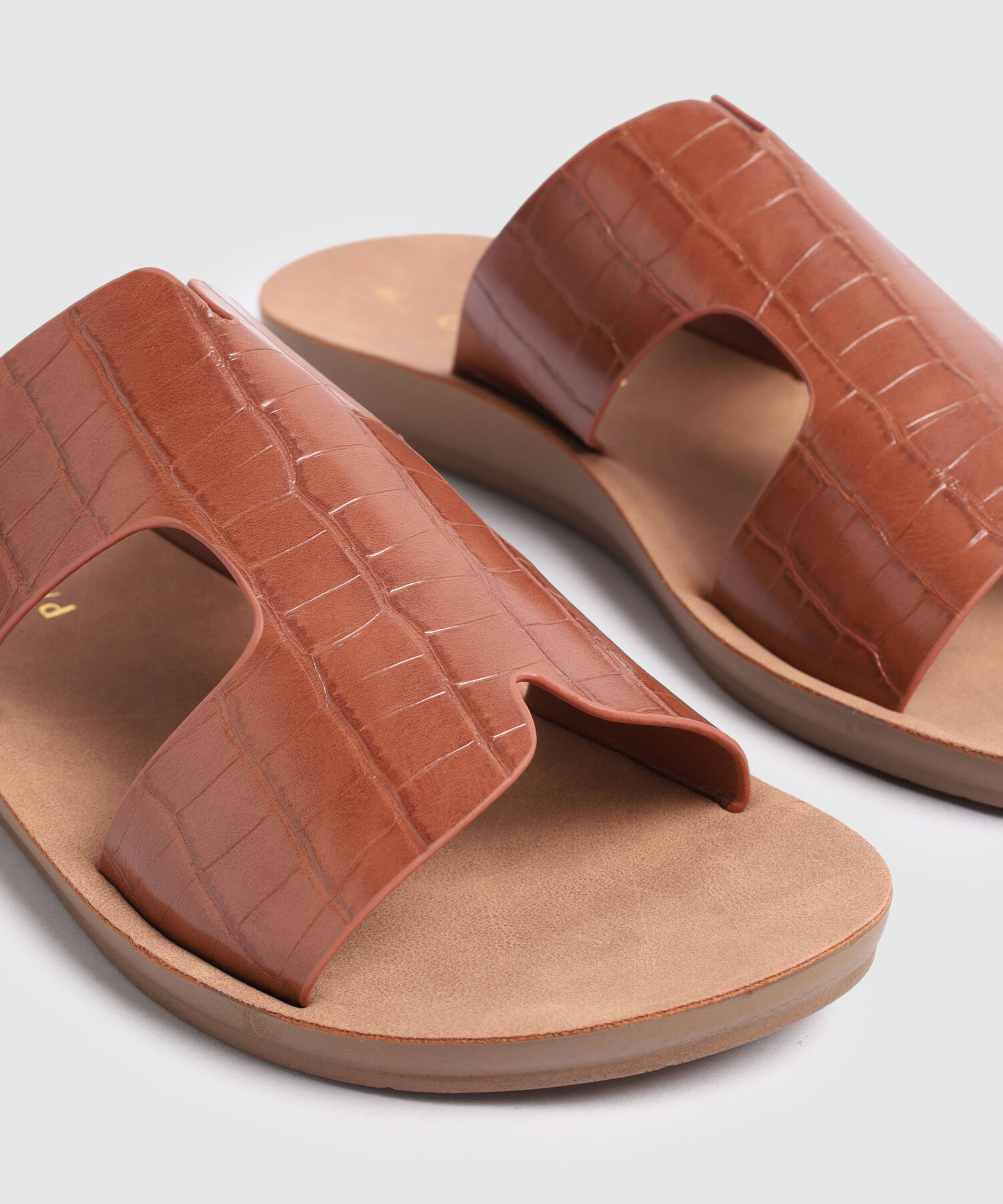 Sandalias Planas Con Textura Croco Para Mujer