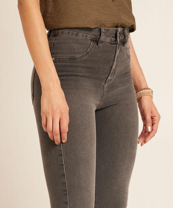 Jean Skinny Tono Oscuro