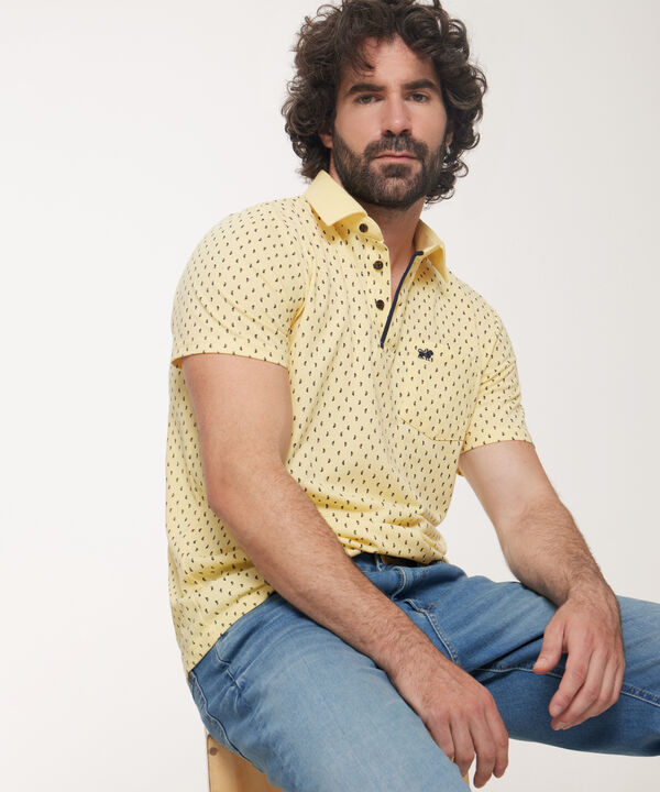 Polo Estampada Cuello Duro Con Bolsillo Y Vena Contraste En Pechera, Silueta Regular Fit, Cítrico Marinero image number null