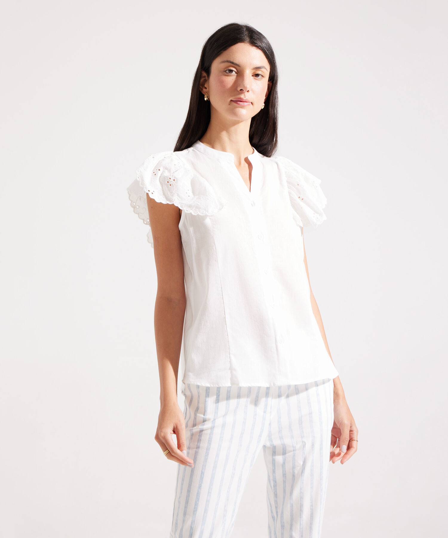 Blusa Cuello Neru Manga Corta Con Ojalillo