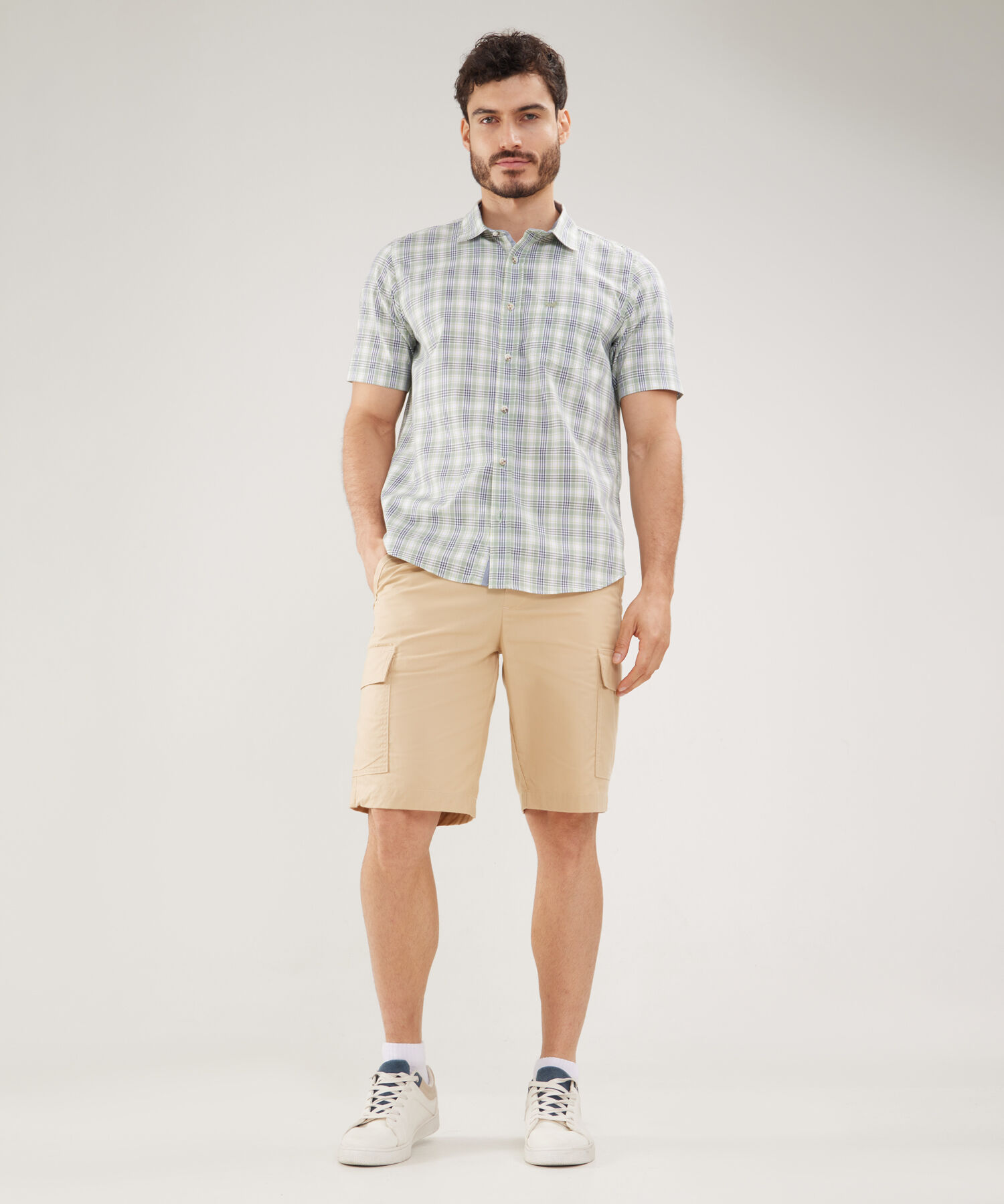 Bermuda Tipo Cargo Unicolor Con Bolsillos Y Silueta Slim Fit, Safari Soft