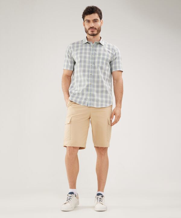 Bermuda Tipo Cargo Unicolor Con Bolsillos Y Silueta Slim Fit, Safari Soft