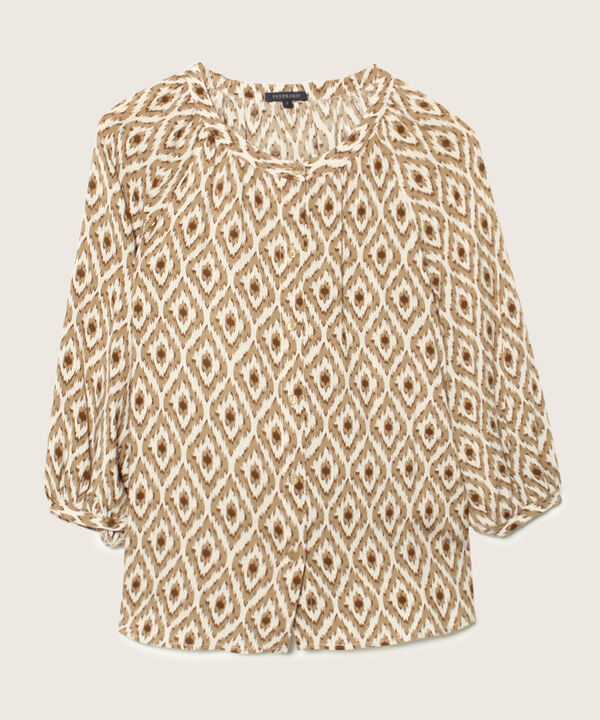 Blusa Estampada Cuello Nerú, Manga Rangland 3/4 Bombacha Con Recogido En Cuello Y Botonadura En Frente