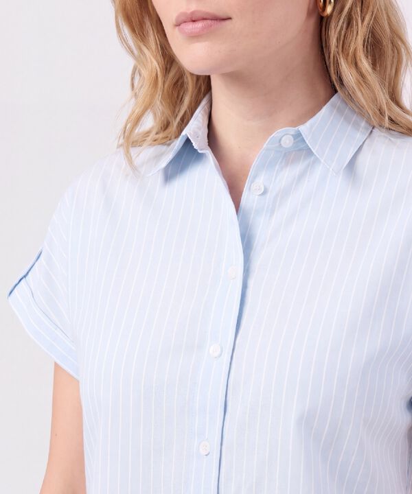 Camisa De Mujer Con Manga Corta Doblada