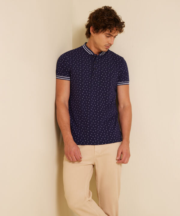 Polo Estampada, Cuello Mao, Manga Corta Con Cuello Y Puños Tejidos Preteñidos, Silueta Slim Fit image number null