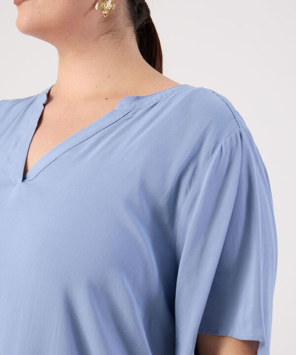 Blusa Fluida Cuello en V para Mujer Curvy image number null