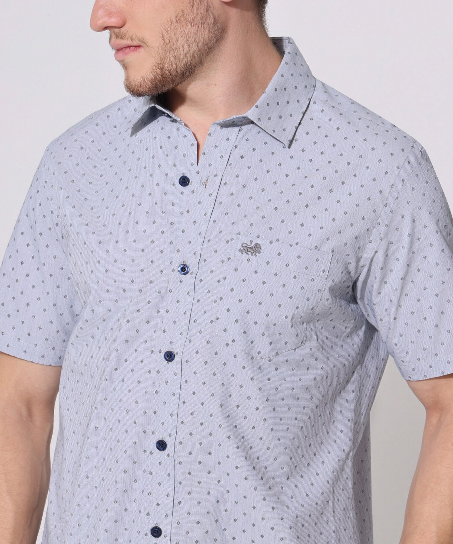 Camisa Estampada Manga Corta Con Bolsillo Y Silueta Slim Fit