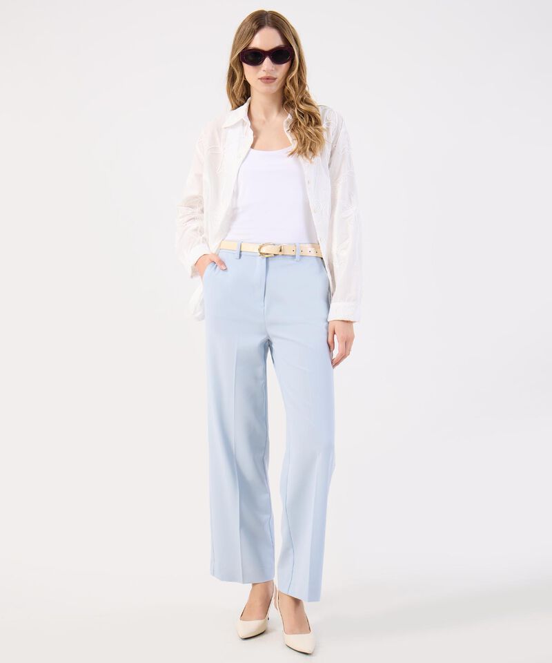 Camisa Blanca con Bordado Floral