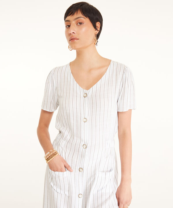 Vestido Preteñido, Cuello V, Manga Corta Con Bolsillos De Parche, Botonadura Y Elástico En Cintura, Mimosa Línea Moda