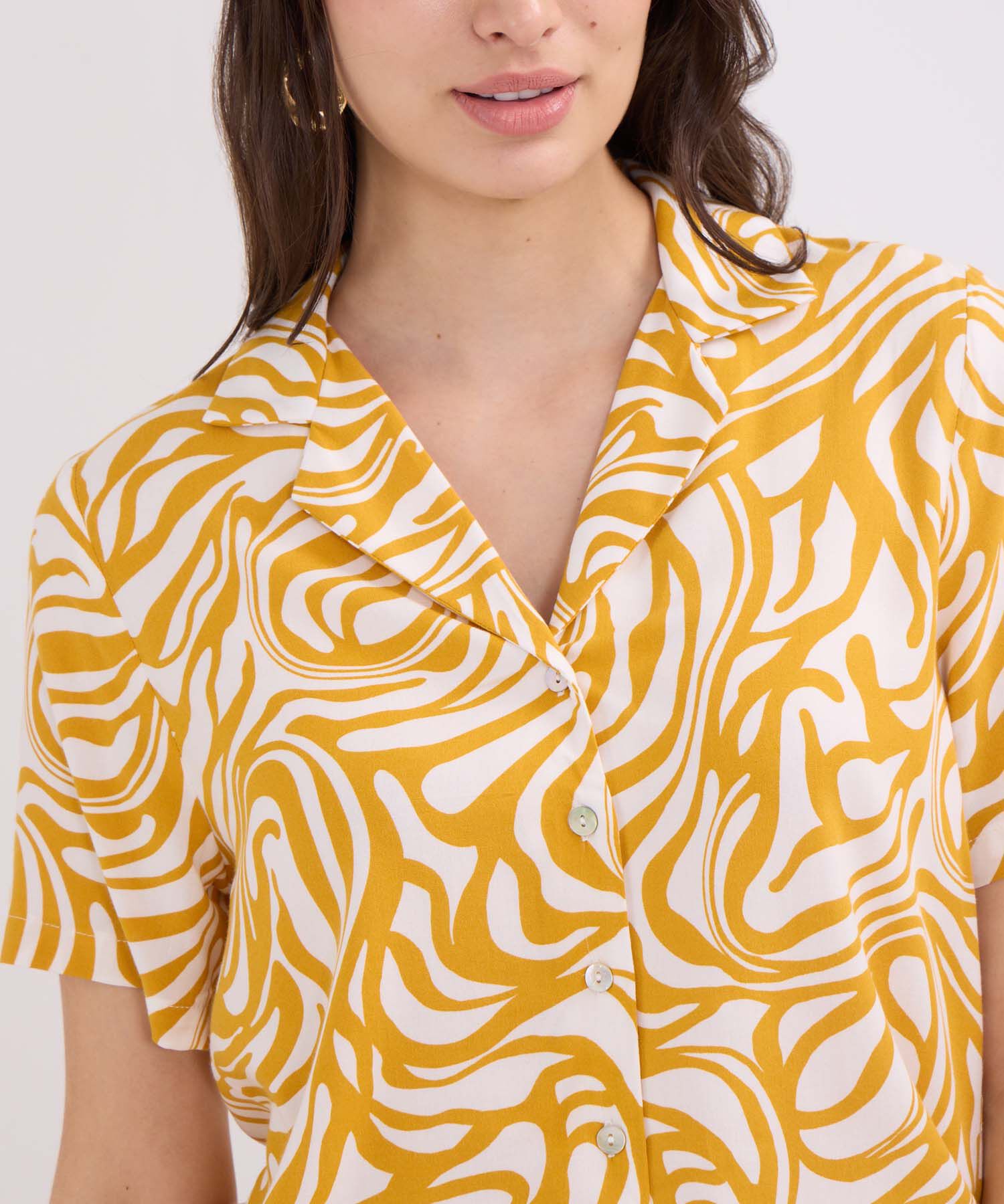Camisa Estampada, Manga Corta, Cuello Camisero