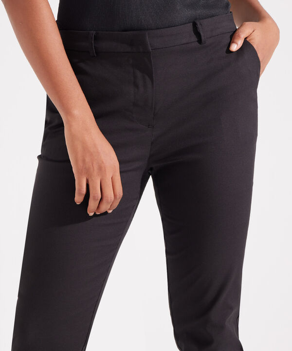 Pantalón Capri Con Bolsillos image number null