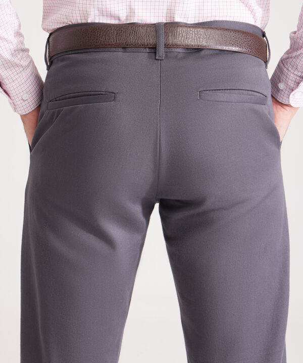 Pantalon Chino Unicolor Con Bolsillos Laterales, Ribetes Traseros Y Silueta Regular