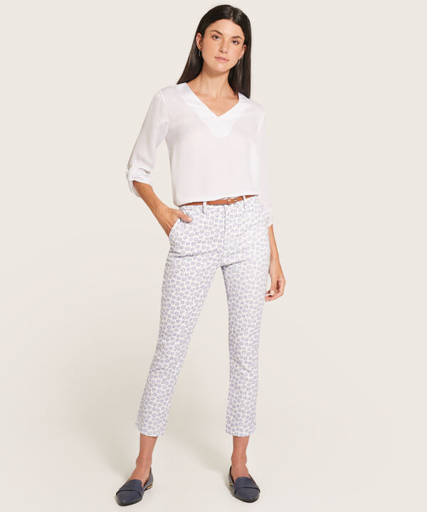 Pantalón Chino Estampado Con Cinturón image number null