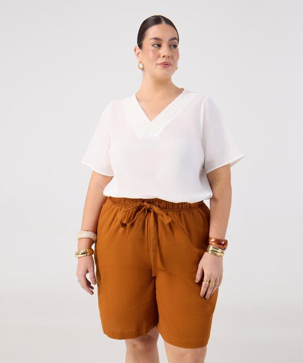 Blusa Con Detalle Tejido En Escote Mujer Curvy image number null