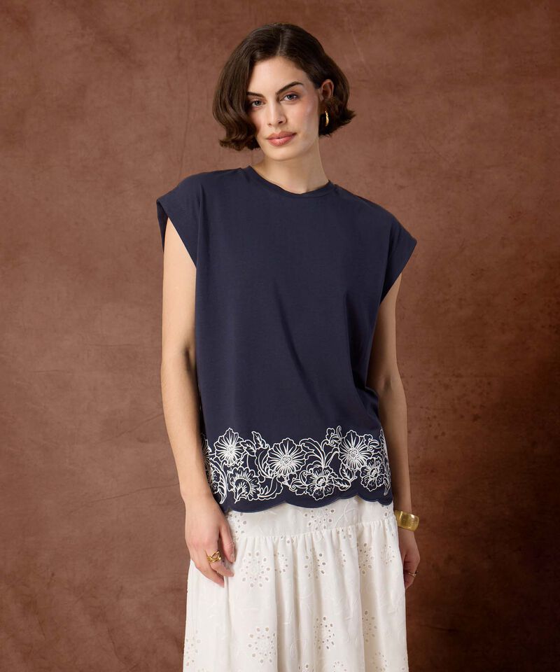 Camiseta Bordado Bajo Y Manga Casquillo