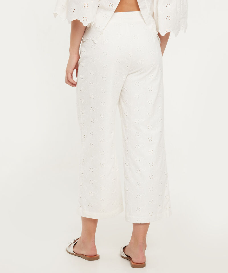 Pantalón Unicolor En Ojalillo