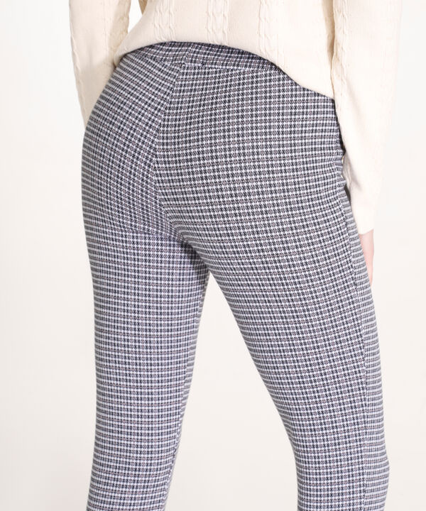Leggings Prete&ntilde;ido Con Corte En Frente
