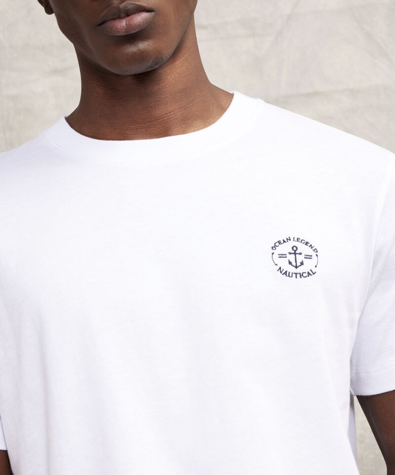 Camiseta Con Bordado Manga Corta