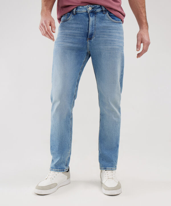 Jean Regular Taper Tono Azul Medio Claro image number null