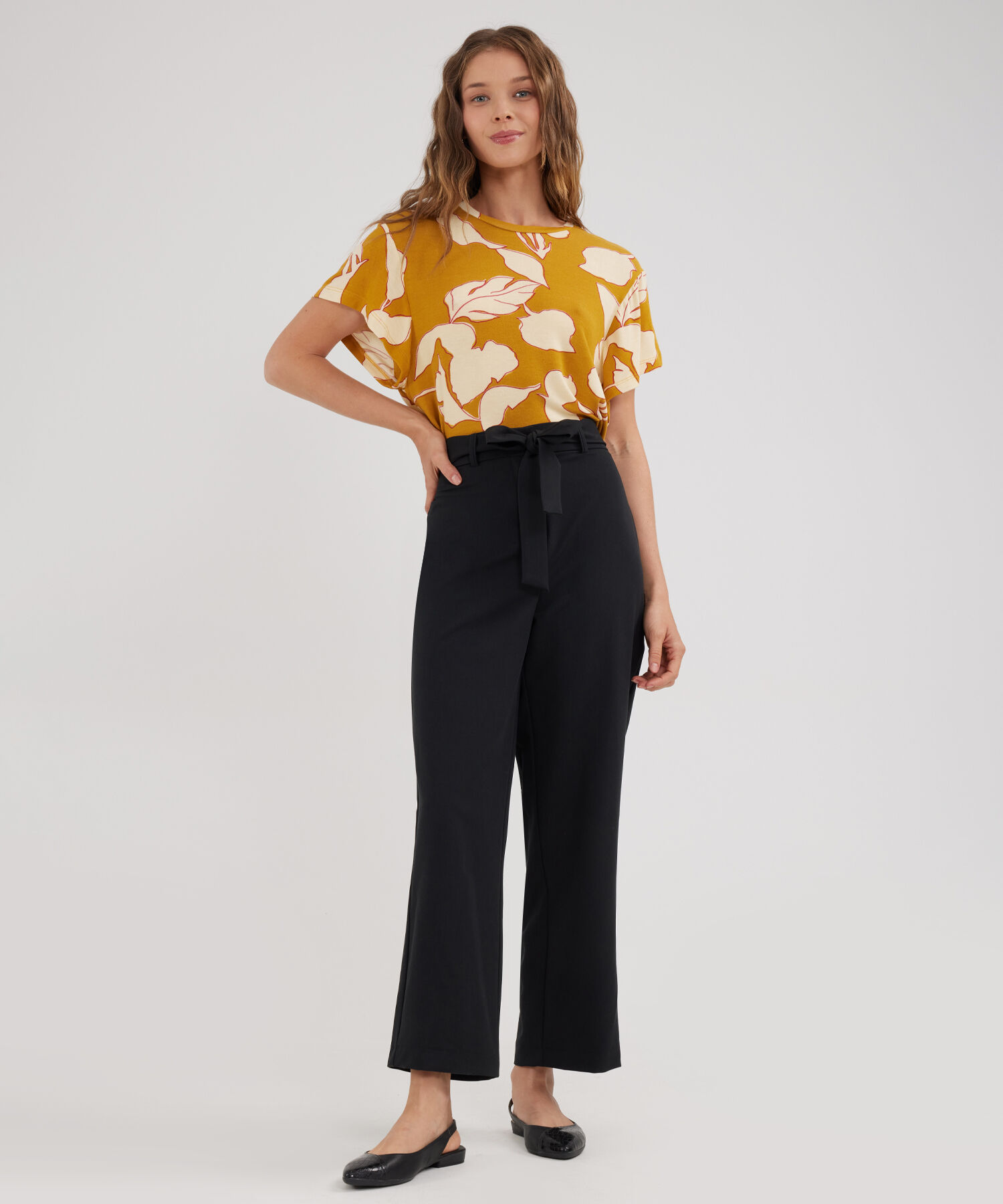 Pantalon Unicolor Con Cinturón
