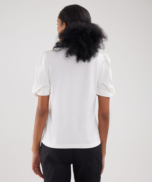 Camiseta Con Detalle En Manga