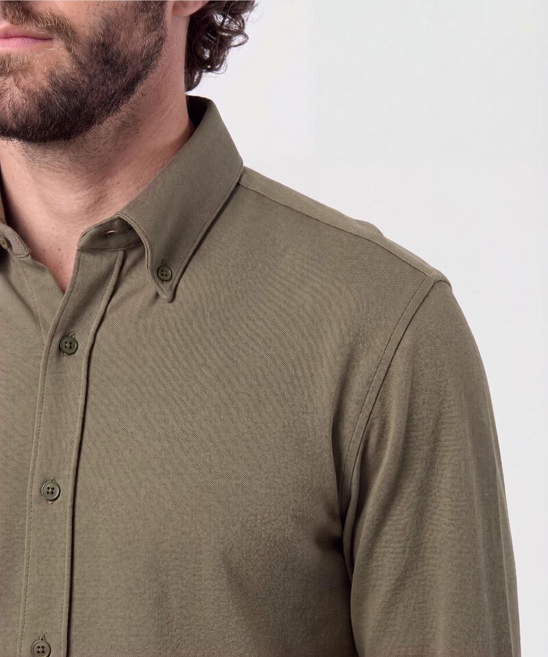 Camisa Unicolor Con Cuello De Bot&oacute;n Hombre
