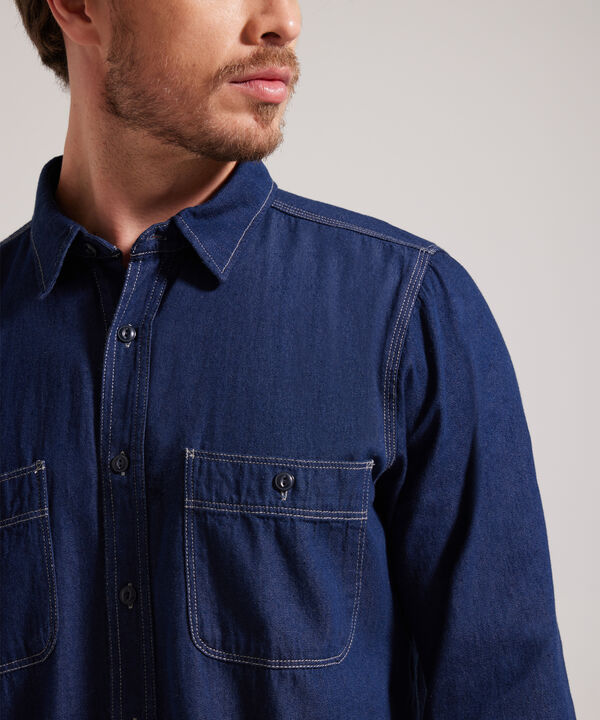 Camisa Con Doble Bolsillo Bicelado Tono Azul Oscuro