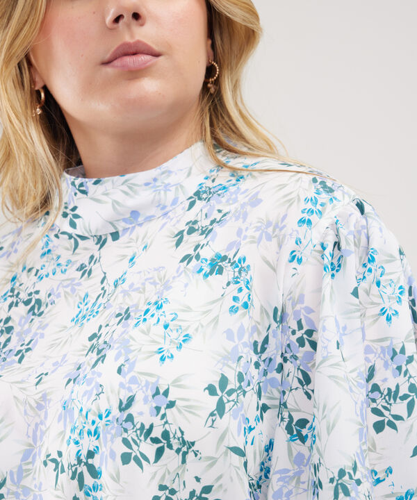 Blusa Estampada Cuello Alto image number null