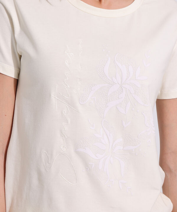 Camiseta Manga Corta, Cuello Redondo Con Bordado Y Screen En Frente image number null