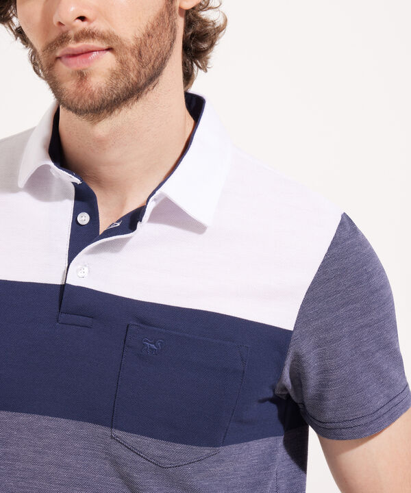Polo Preteñida, Cuello Duro Unicolor Con Bolsillo Y Silueta Slim Fit