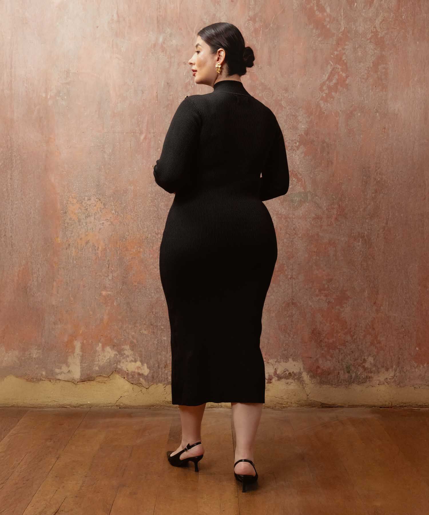 Vestido Unicolor Con Detalle En Hombros 