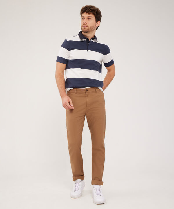 Pantalón Chino Sin Prenses, Bolsillos Diagonales y De Ribete image number null