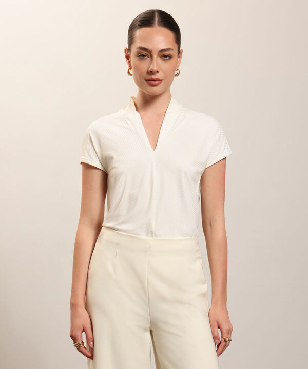 Camistea Texturizada Cuello V image number null