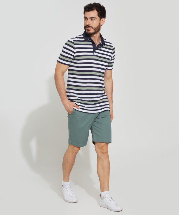 Polo Preteñida, Cuello Duro Con Bolsillo Y Silueta Regular Fit