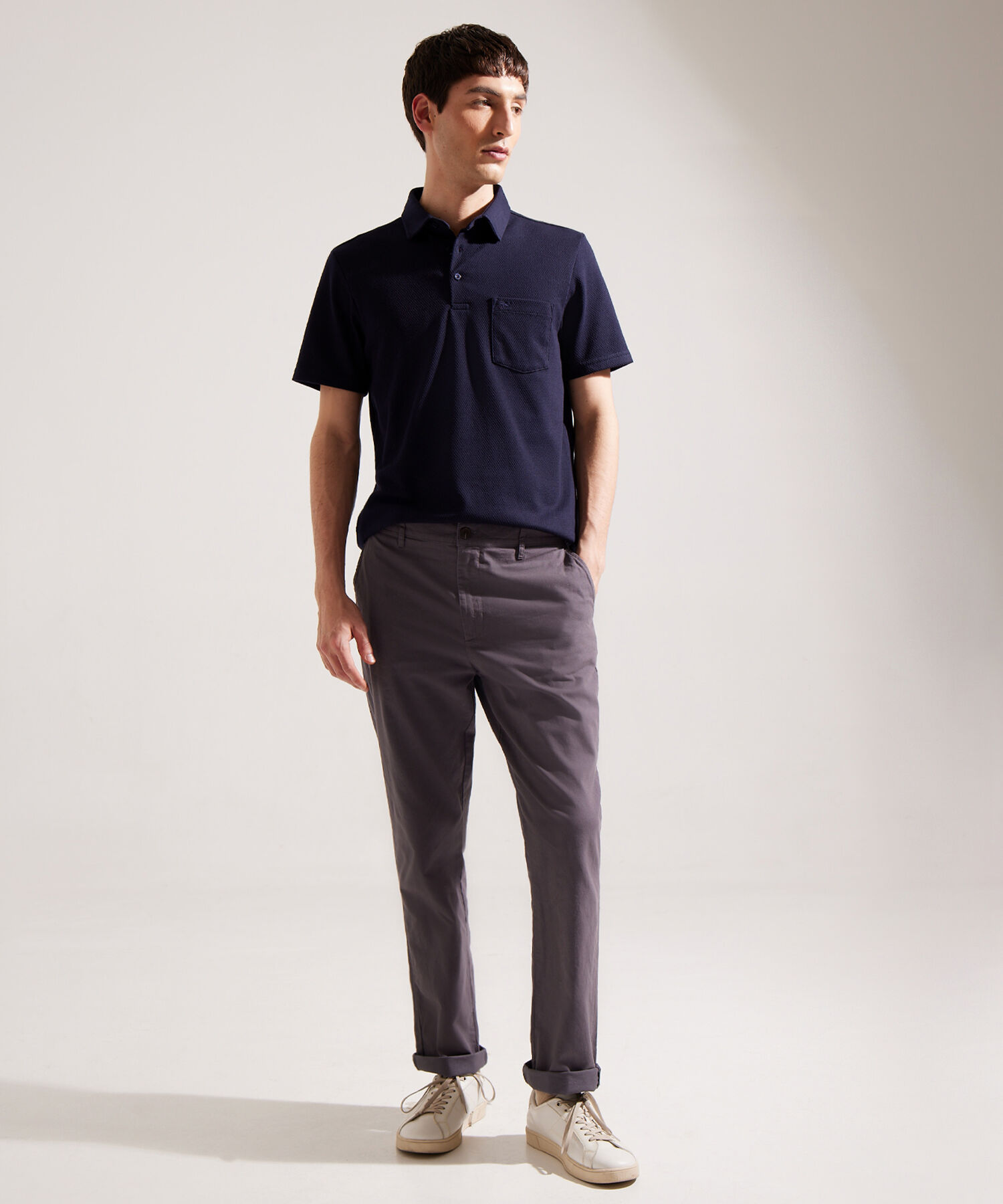 Pantalón Tipo Chino con Bolsillos