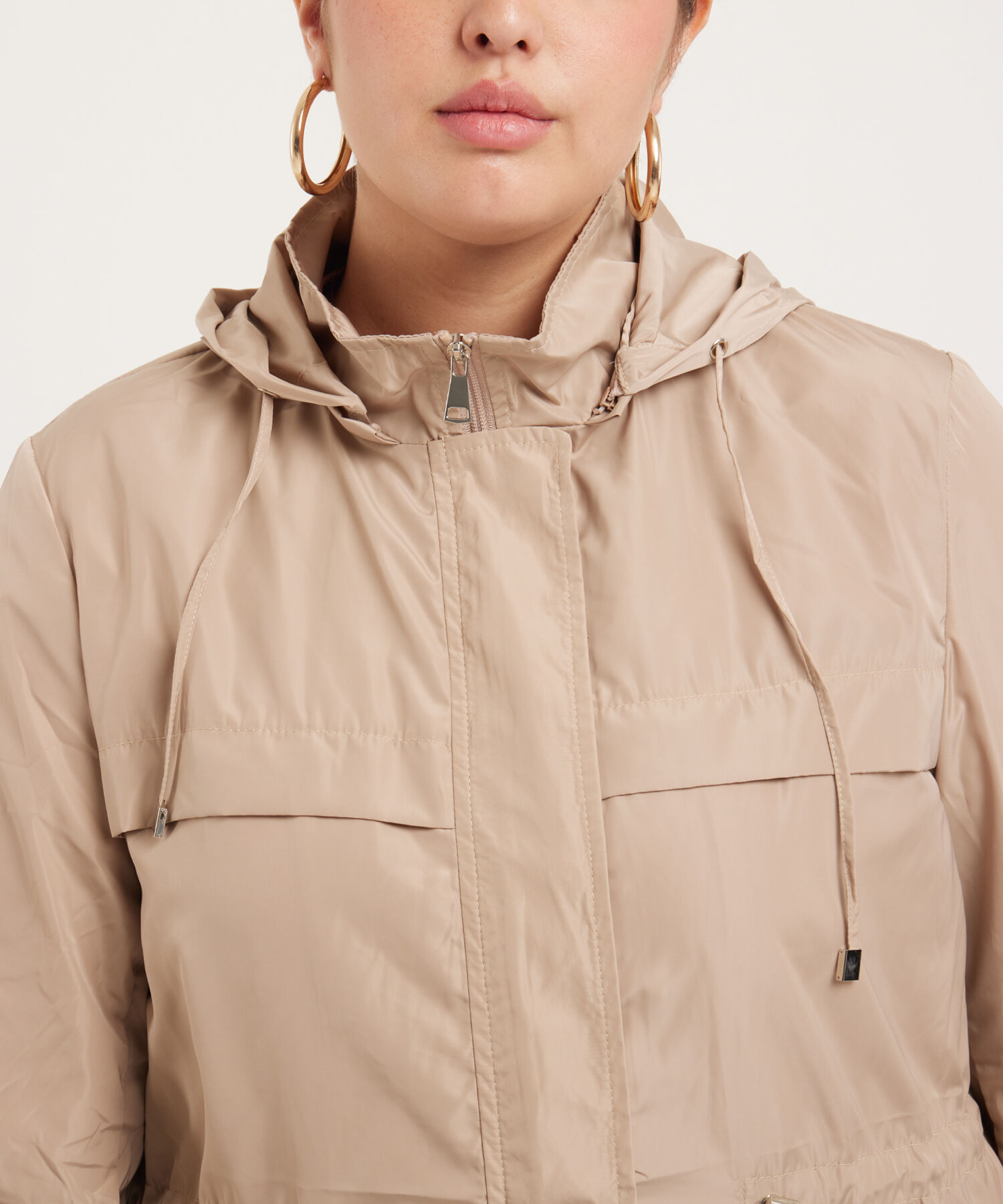 Chaqueta Parka Con Capota, Charreteras Y Cordon De Ajuste