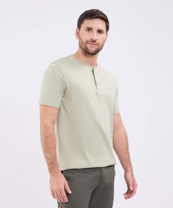 Camiseta Unicolor Cuello Henley Para Hombre image number null