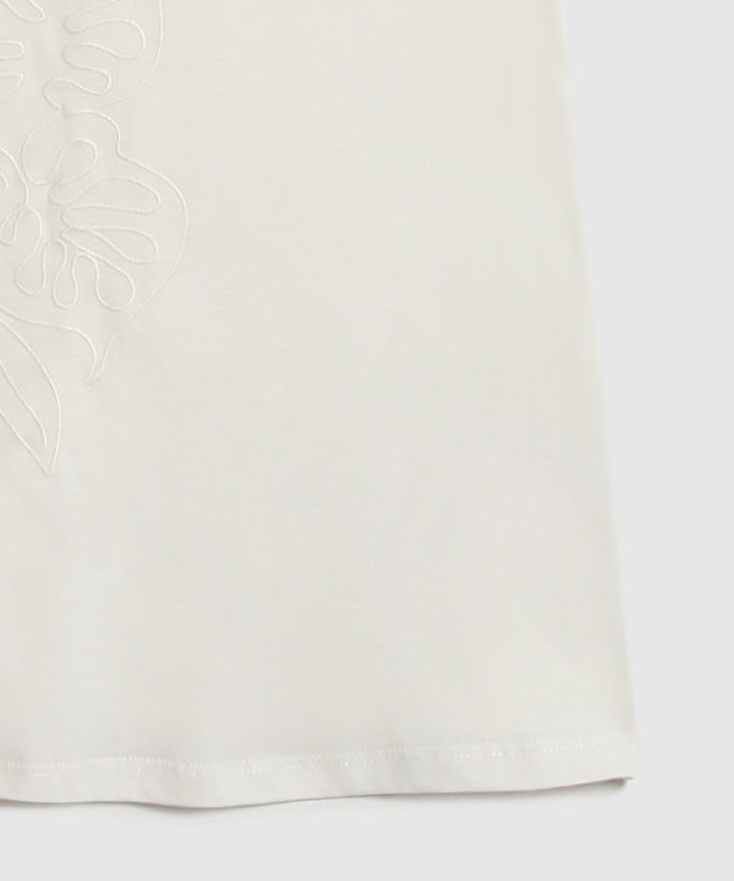 Camiseta Para Mujer Curvy Con Bordado En Frente